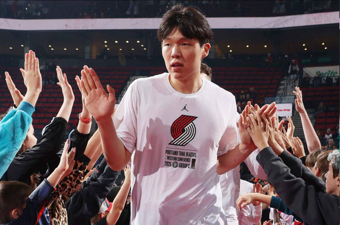 开云sport-国王碾压掘金，周琦统治全场