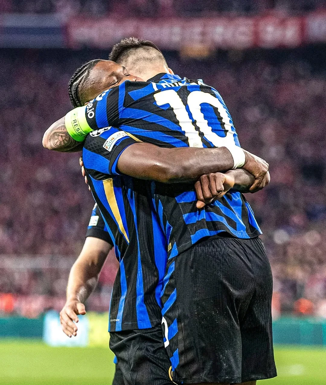 国际米兰险胜法国，萨拉赫高光表现