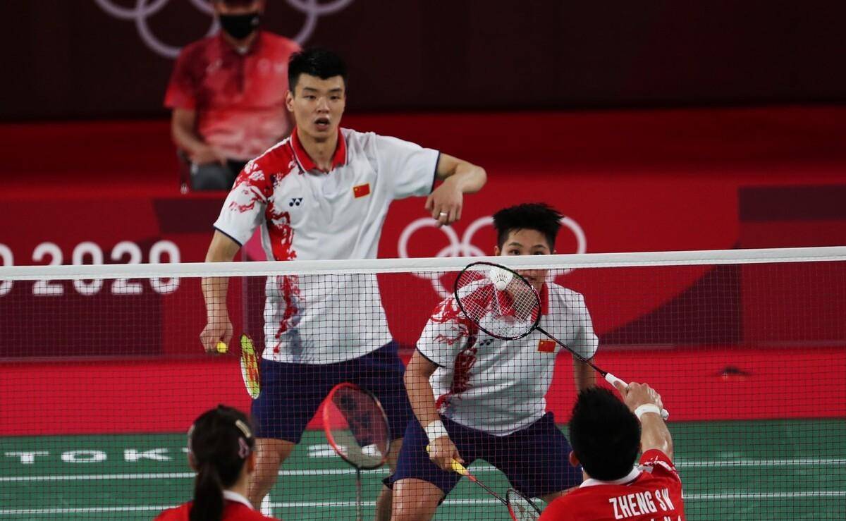 中国队完胜马来西亚队，黄鸭组合统治全场