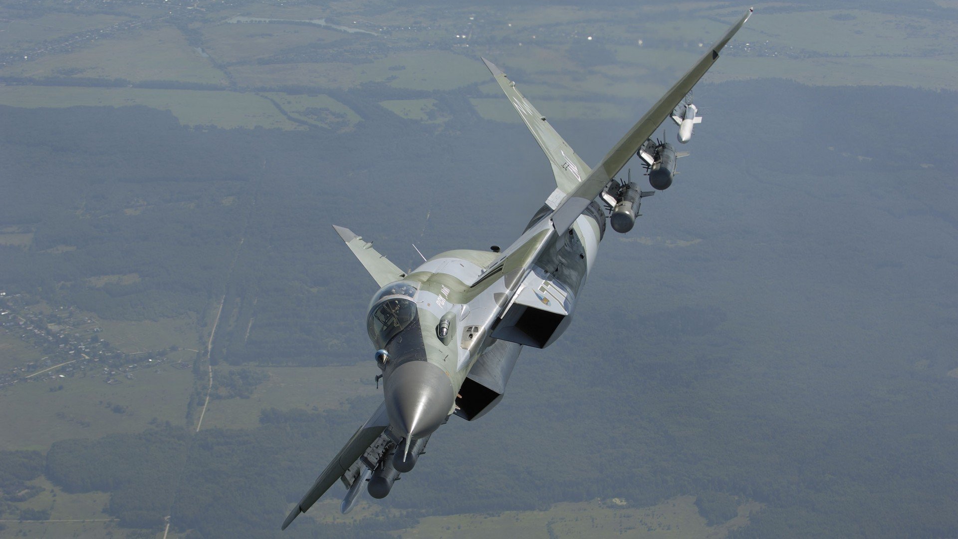 起跑线与禁区线，当引擎啸叫遭遇南看台怒吼